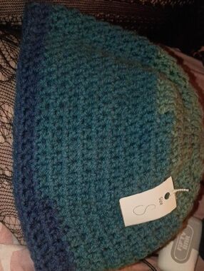 Source Unknown Teal and Blue Gradient Knit Beanie